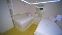 Ocean King 88 superyacht Irie Man - Twin Cabin